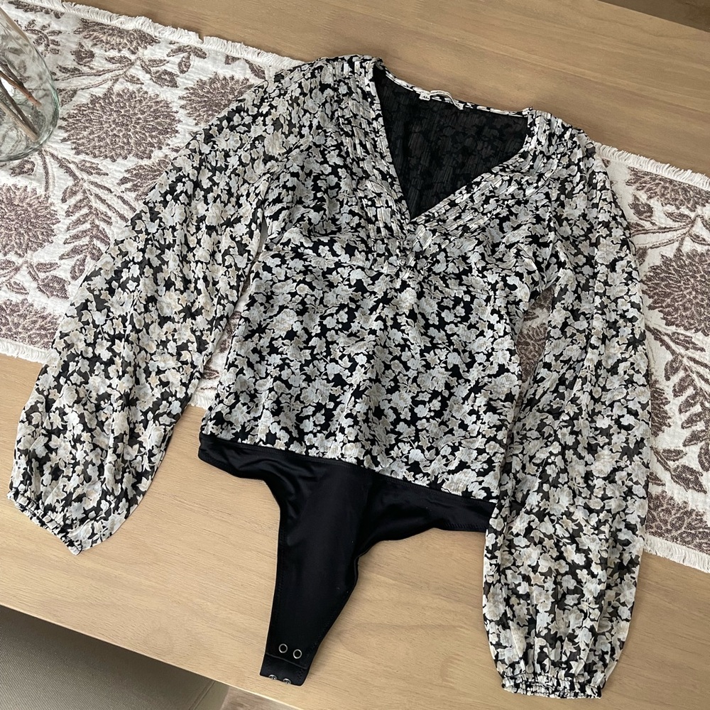 Abercrombie & Fitch Black and White Floral Bodysuit